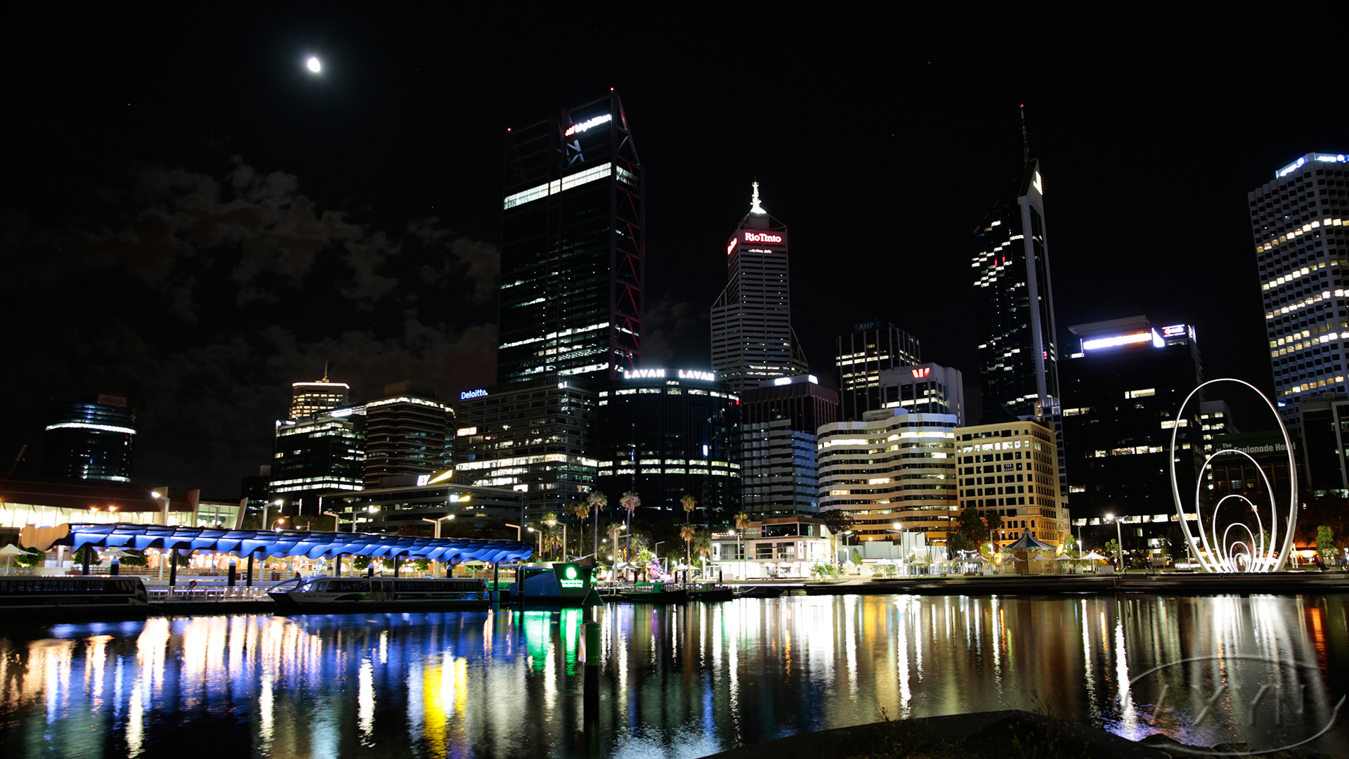 Elizabeth Quay Perth WA Summer night Perth une ville pleine de vie - Australie Occidentale - WA